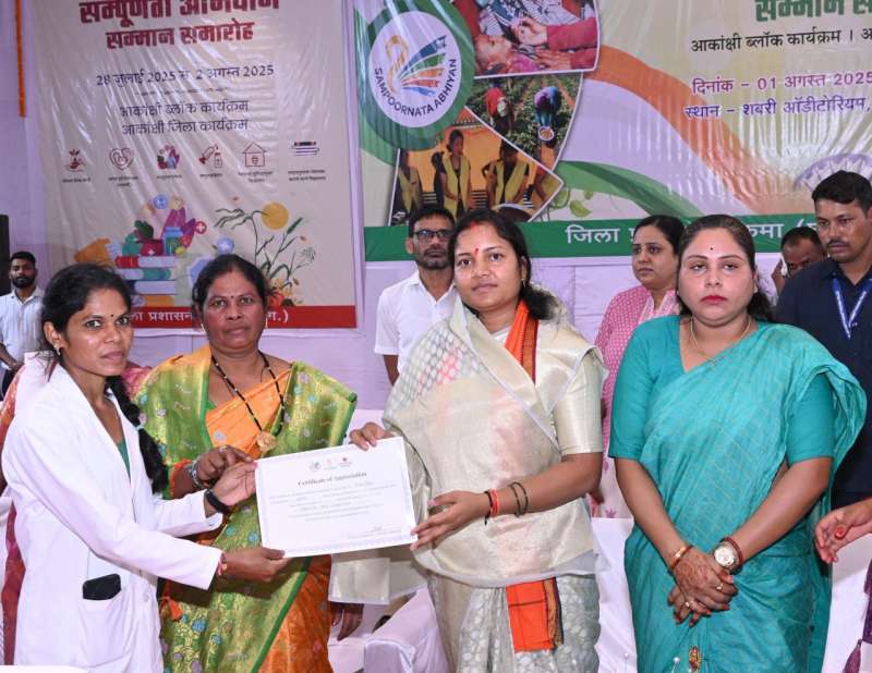 मंत्री राजवाड़े ने आकांक्षा हाट का किया उद्घाटन