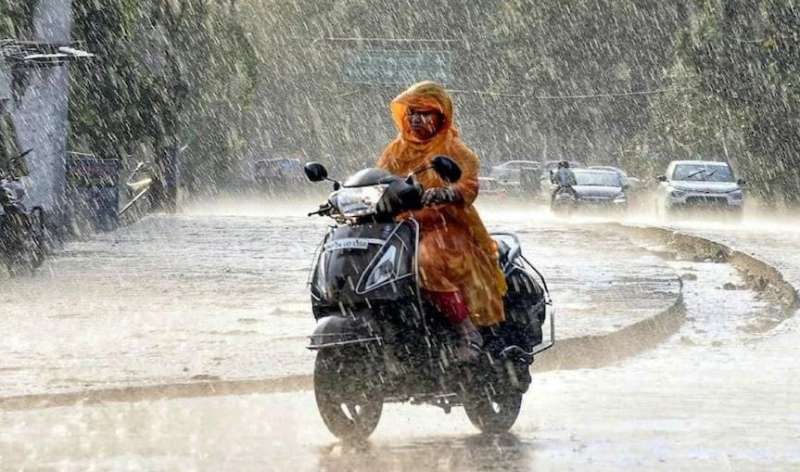 लगातार बारिश से बढ़ी मुसीबत यूपी में अलर्ट जारी एक