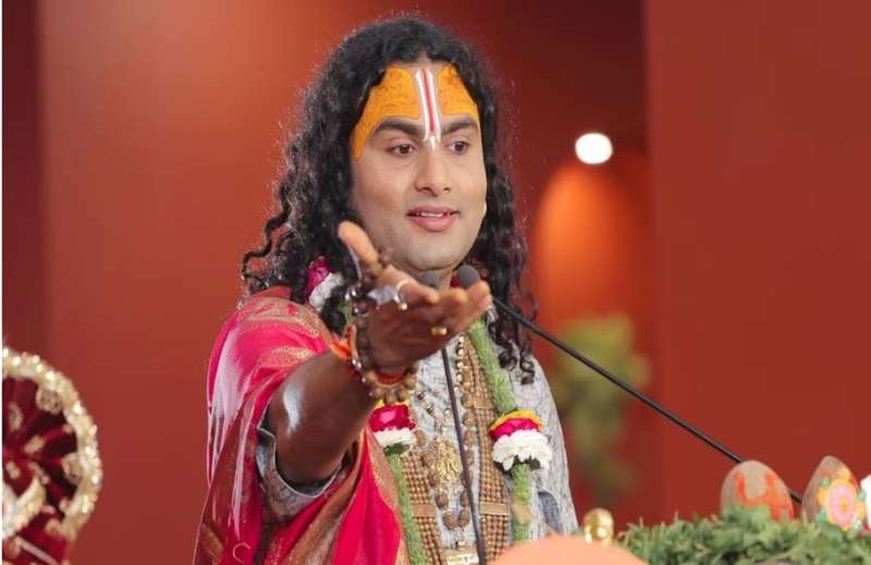 लिव इन रिश्तों पर गरजे अनिरुद्धाचार्य बोले जिसे अपमान कहना था