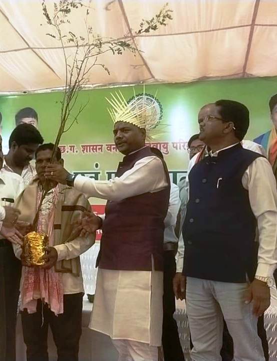 वनभूमि कब्ज़ाधारी किसान ने कब्जा छोड़कर पेश की अनूठी मिशाल 6 वनभूमि कब्ज़ाधारी किसान ने कब्जा छोड़कर पेश की अनूठी मिशाल