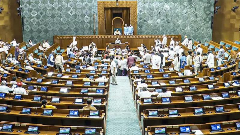 विपक्षी सांसदों के हंगामे के चलते दोनों सदनों की कार्यवाही