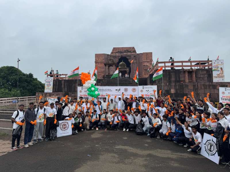 विश्व धरोहर भोजपुर मंदिर से दिया देशभक्ति और स्वच्छता का