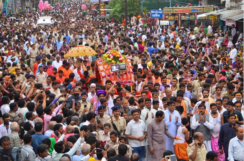 श्रद्धा की भीड़ में हादसे की दस्तक कैमरे ने दिखाया