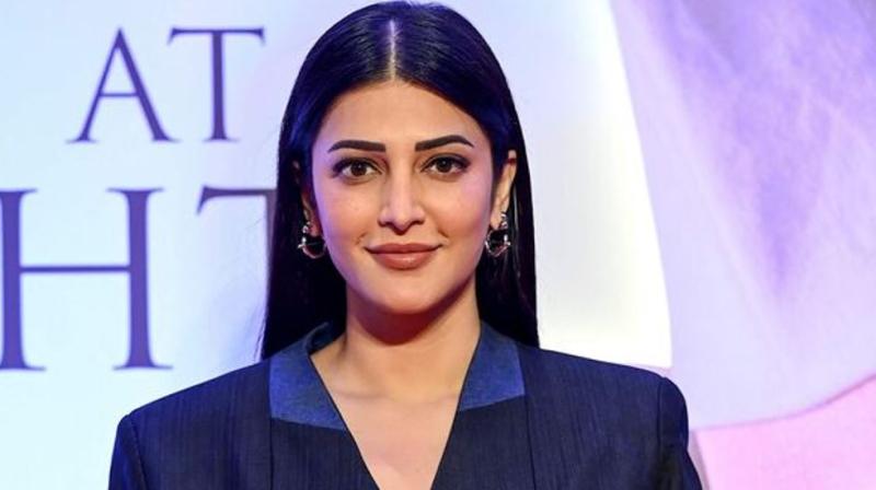 श्रुति हासन बोलीं साउथ के सितारे रहते हैं जमीन से
