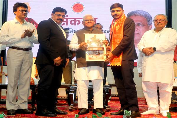 सरकार के कल्याणकारी कार्यक्रमों की सफलता सुनिश्चित कराएं राज्यपाल
