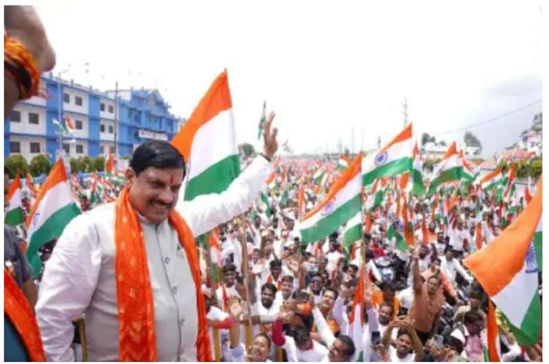 सीएम मोहन यादव के साथ ये देश है वीर जवानों का