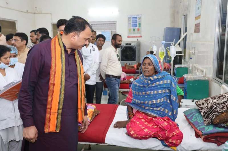 स्वास्थ्य मंत्री जायसवाल ने कोण्डागांव व फरसगांव में शासकीय अस्पतालों
