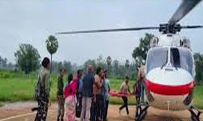 112 गांवों का संपर्क टूटा बीमार कार्यकर्ता को हेलीकॉप्टर से