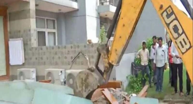 12 बुलडोज़र एक साथ उतरे मैदान में अवैध साम्राज्य ध्वस्त