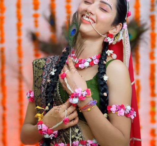 4 स्टेप्स में पाएं राधा रानी जैसा लुक यूट्यूबर का