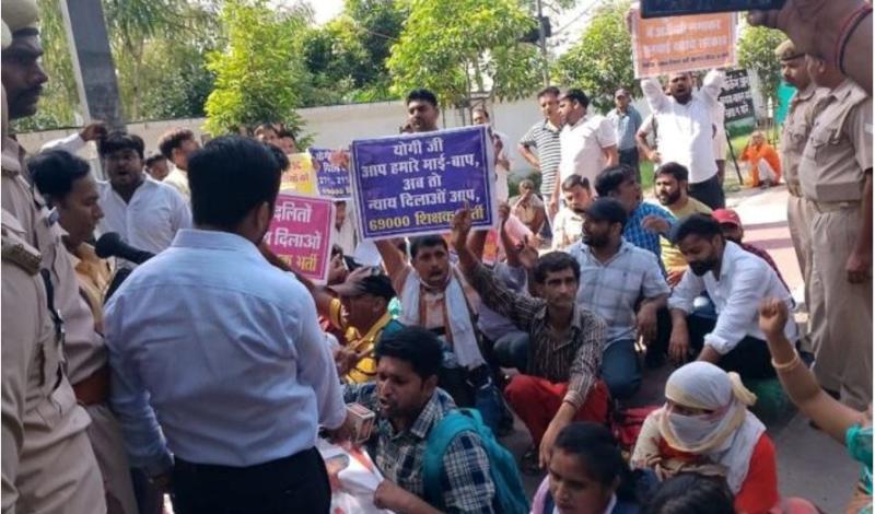 69 हजार भर्ती अभ्यर्थियों का हंगामा डिप्टी सीएम आवास पर