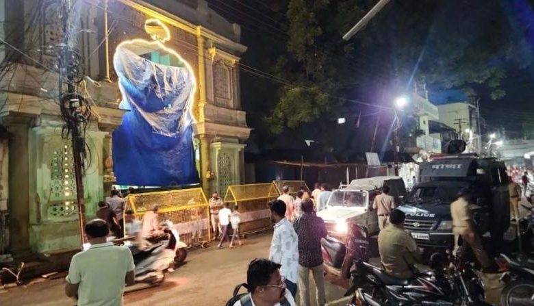 PWD ने आधी रात को संभाला कब्जा इमामबाड़े पर ताले