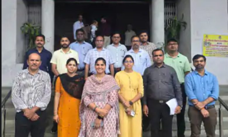 MP: न्यायिक-गैर न्यायिक विभाजन से नाराज, जमा कराई गाड़ियां, भोपाल में व्यवस्था से दूसरे दिन भी नाराज राजस्व अधिकारी, काम से बनाई दूरी 1 Screenshot 20250807 131307.Chrome28129