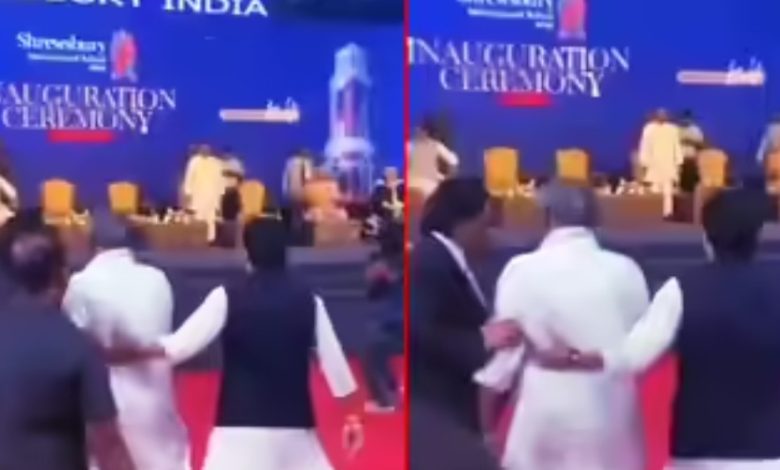 Bhopal : नीचे बैठे दिग्विजय सिंह को हाथ पकड़कर मंच पर ले गए ज्योतिरादित्य सिंधिया, सियासी अटकलें तेज 1 Screenshot 20250808 173556.Chrome28129