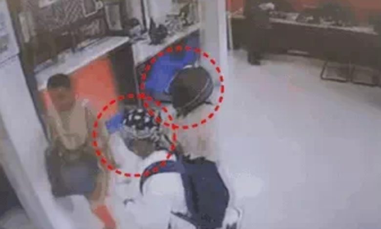 Jabalpur MP: 15 मिनट में वारदात, बैंक से 14 करोड़ का सोना, 5 लाख कैश लूटा, 4 जिलों में अलर्ट 1 Screenshot 20250811 155117.Chrome28129