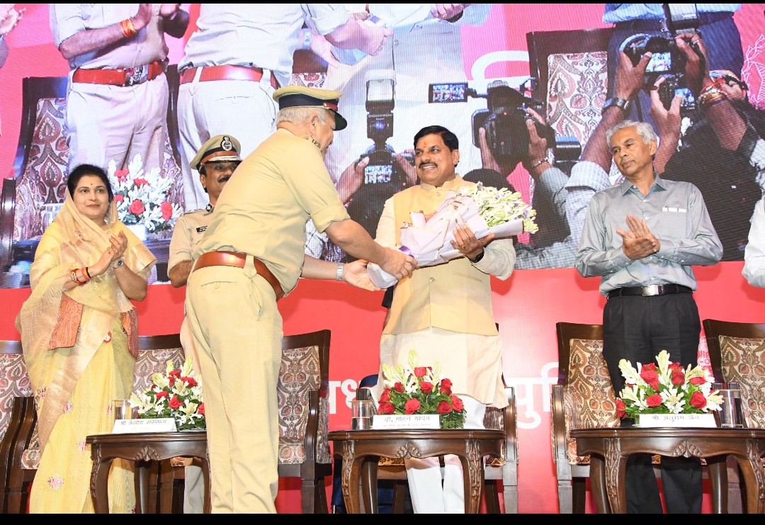 MP में डायल 100 का अंत, अब डायल करें 112, हेल्पलाइन से जुड़े सभी आपात सेवा विभाग 7 Screenshot 20250814 165135.WhatsApp28129