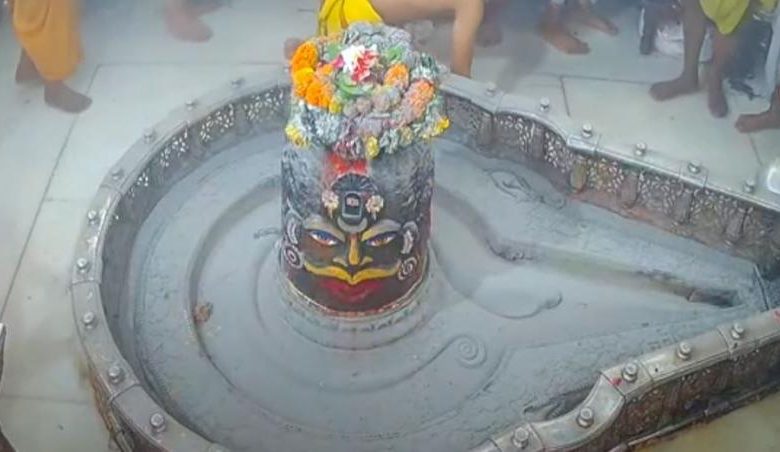 उज्जैन महाकालेश्वर में भस्म आरती का अलौकिक नजारा श्रद्धालु हुए