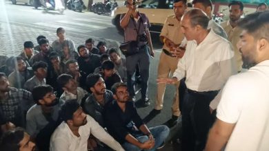 उज्जैन में आधी रात छात्रों का हंगामा कलेक्टर के बंगले