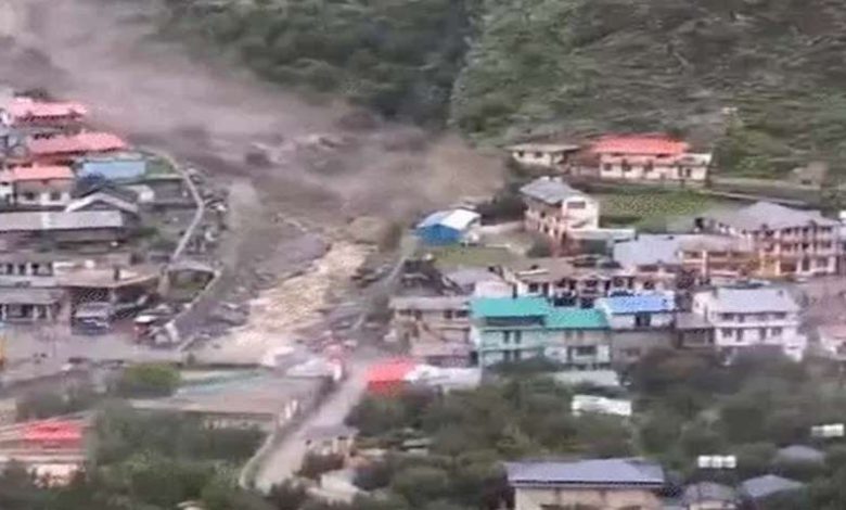 उत्तराखंड में भारी बारिश से यात्रा ठप 1000 लोग सुरक्षित