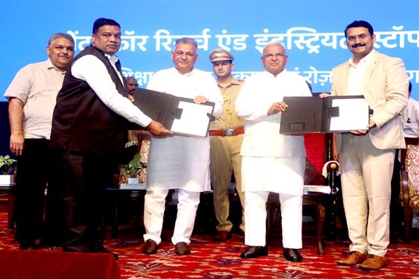 उद्योगों की मांग अनुसार कौशल विकास पाठ्यक्रम डिजाइन करें