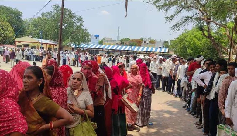एक बोरी खाद 600 में किसानों ने लगाया कालाबाजारी का