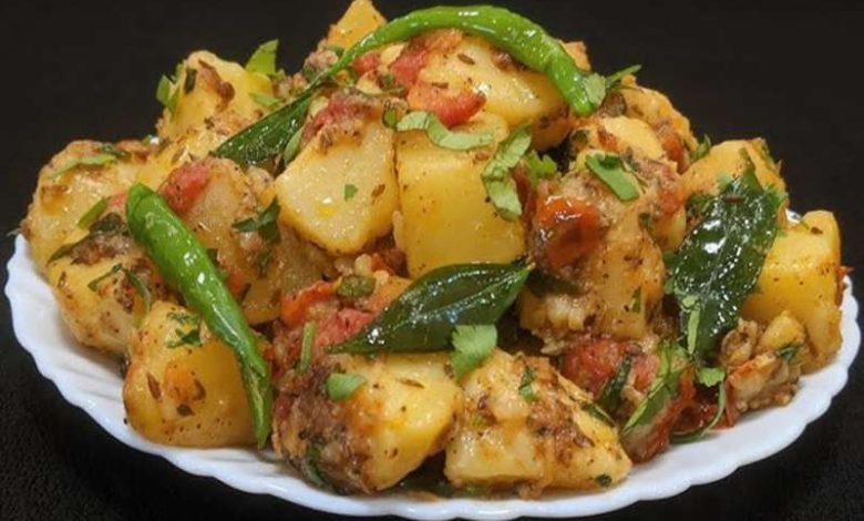 कम समय में बनाएं सिंपल और टेस्टी आलू की सूखी