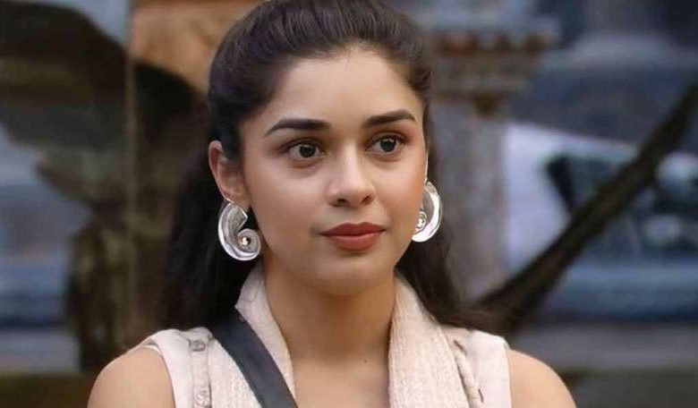 किस दर्द में हैं ईशा सिंह? वायरल वीडियो ने बढ़ाई चिंता 1 किस दर्द में हैं ईशा सिंह वायरल वीडियो ने बढ़ाई