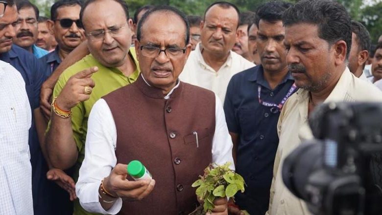 किसानों की हालत देखकर तमतमाए CM नकली प्रोडक्ट बेचने वाली