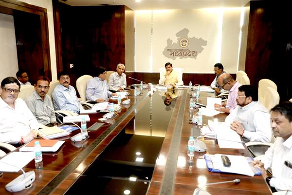 किसानों के कल्याण और पूरी अर्थव्यवस्था को लाभान्वित करने के लिए निरंतर बढ़ता रहे सिंचाई क्षेत्र : मुख्यमंत्री डॉ. यादव 1 किसानों के कल्याण और पूरी अर्थव्यवस्था को लाभान्वित करने के