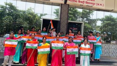 गनियारी की दीदियां जुटीं तिरंगा निर्माण में मिला डेढ़ लाख