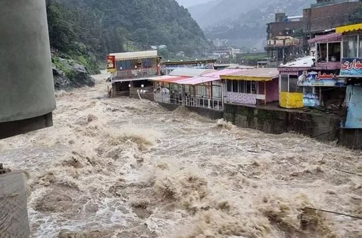 गिलगित-बाल्टिस्तान में भीषण बाढ़ से आई तबाही.... 300 से ज़्यादा घर और कई दुकानें बह गई 1 गिलगित बाल्टिस्तान में भीषण बाढ़ से आई तबाही 300 से ज़्यादा