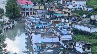 घरों में घुसा पानी मोटर पुल भी डूबा