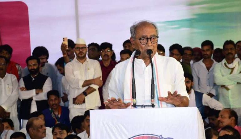 चुनाव आयोग पर दिग्विजय का हमला फर्जी वोटर सूची पर