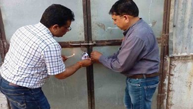 जम जम बेकरी पर छापा 9 क्विंटल टोस्ट जब्त कर