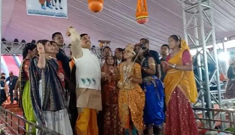 जानापाव में मोहन यादन ने कान्हा संग फोड़ी मटकी सतना