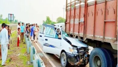 ट्रैवलर और ट्रक की जोरदार भिड़ंत मातम में बदली यात्रा