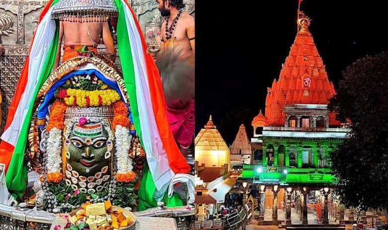 तिरंगे के रंगों में रंगे बाबा महाकाल महाकालेश्वर मंदिर में