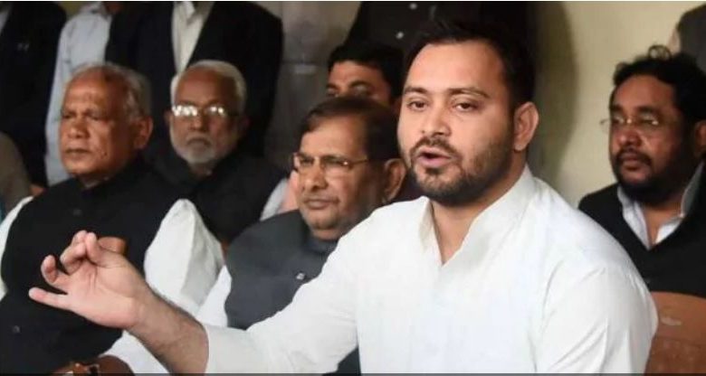 तेजस्वी यादव को चुनाव आयोग का नोटिस, पूछा- दो वोटर ID क्यों और कैसे? 1 तेजस्वी यादव को चुनाव आयोग का नोटिस पूछा दो वोटर