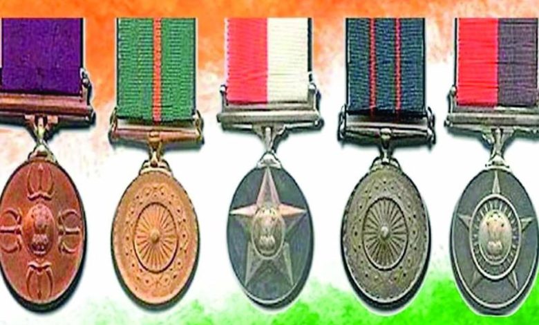 पाकिस्तानी ठिकाने तबाह करने वाले नौ वायुवीरों को वीर चक्र