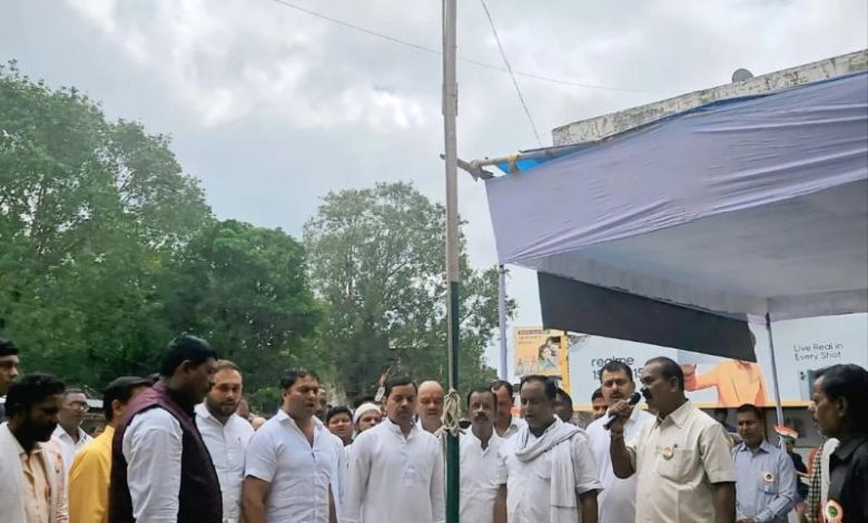 पार्षद एवं जिला ऑटो संघ के संरक्षक नरेंद्र देवांगन के