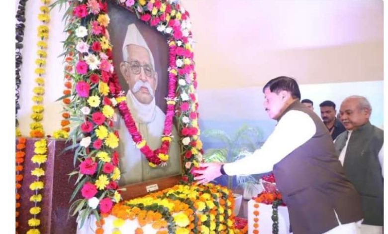 पूर्व CM रविशंकर शुक्ल की जयंती में कांग्रेस के ही
