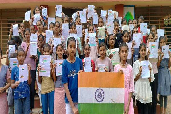 प्रदेश के स्कूलों में 15 अगस्त तक मनाया जा रहा