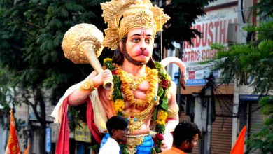 बेहद शक्तिशाली है हनुमान चालीसा की ये चौपाई रोजाना करें
