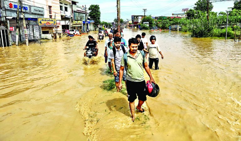 भयंकर बारिश ने डुबो दिया ऊना छह घंटे में टूटा