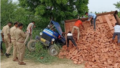 भारी ट्रॉली में दबे शव ग्रामीणों ने रोंगटे खड़े कर
