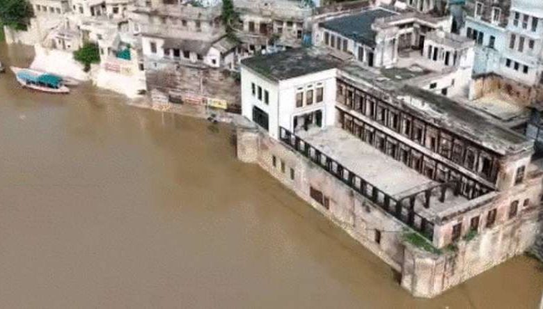 भारी बारिश से 17 जिलों में बाढ़ जैसे हालात 1 भारी बारिश से 17 जिलों में बाढ़ जैसे हालात