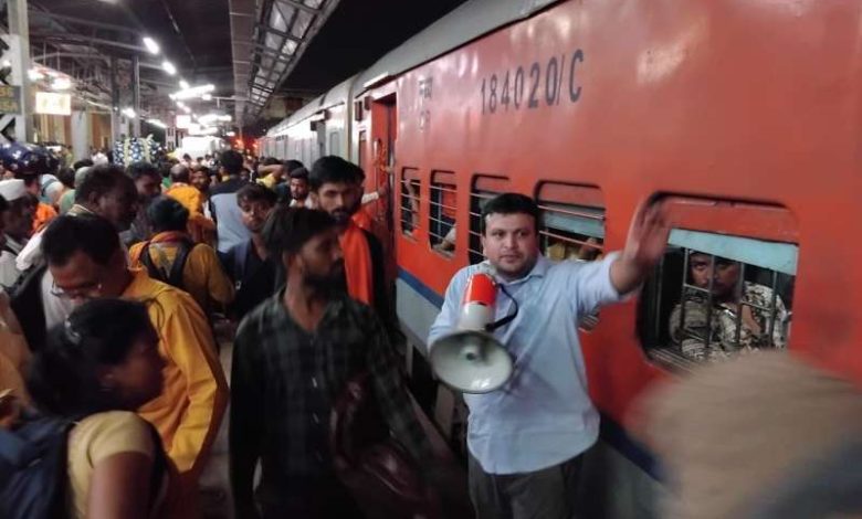 भोपाल रेलवे स्टेशन पर श्रद्धालुओं की भारी भीड़ – रेलवे