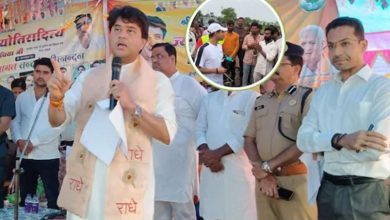 महाराज ने किया कलेक्टर को सम्मानित तालियों से गूंजा पंडाल