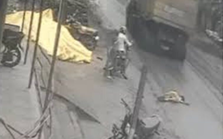 महिला ने तेज रफ्तार ट्रेलर के आगे कूदकर दी जान