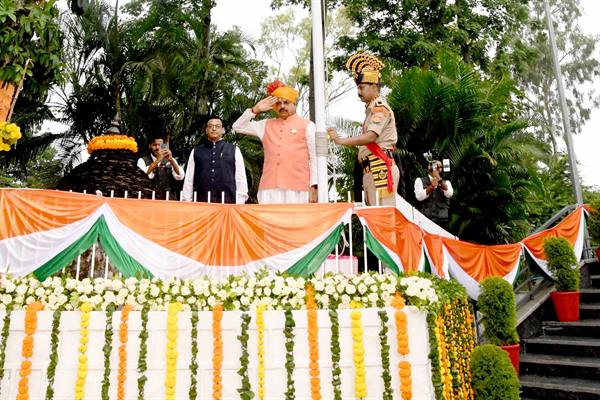 मुख्यमंत्री डॉ यादव ने स्वतंत्रता दिवस पर मुख्यमंत्री निवास परिसर